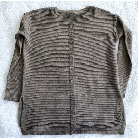 Tahari Light Brown "Button-Back" Sweater Large - Picture 7 of 7
